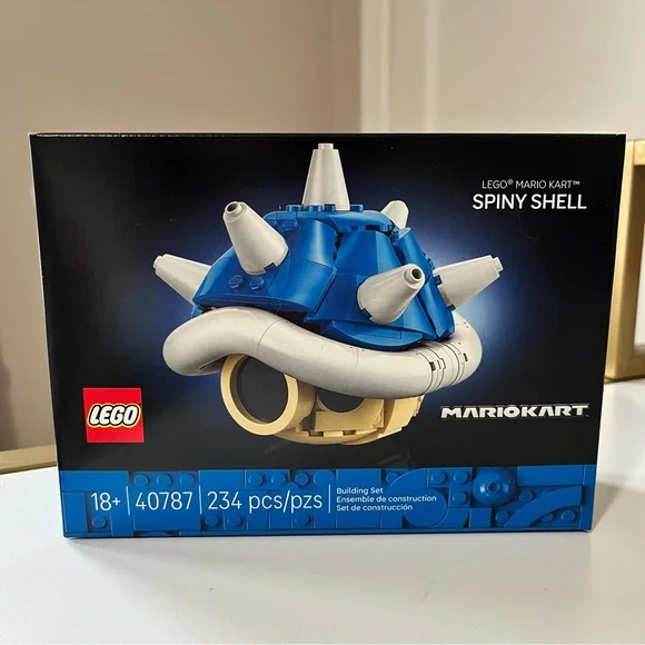 LEGO Mario Kart Spiny Shell Set - Blue and White - Picture 2 of 3
